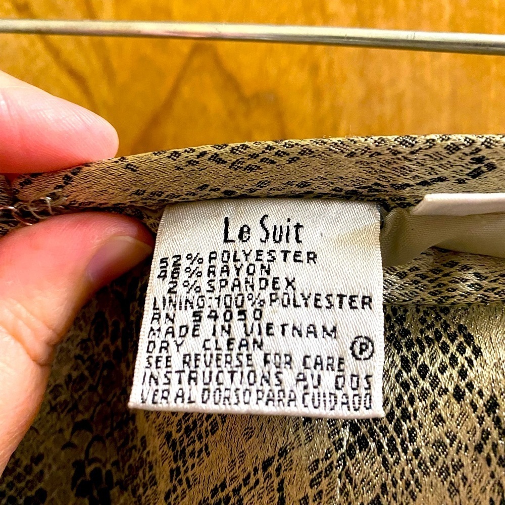 Le Suit Lace/Snakeskin Design Jacket with Matching Skirt Shimmery Tan & Black 18 - Picture 10 of 12